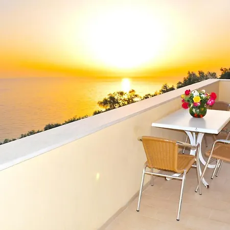 Holiday Apartments Maria With Pool And Amazing View - Agios Gordios Beach Daire *